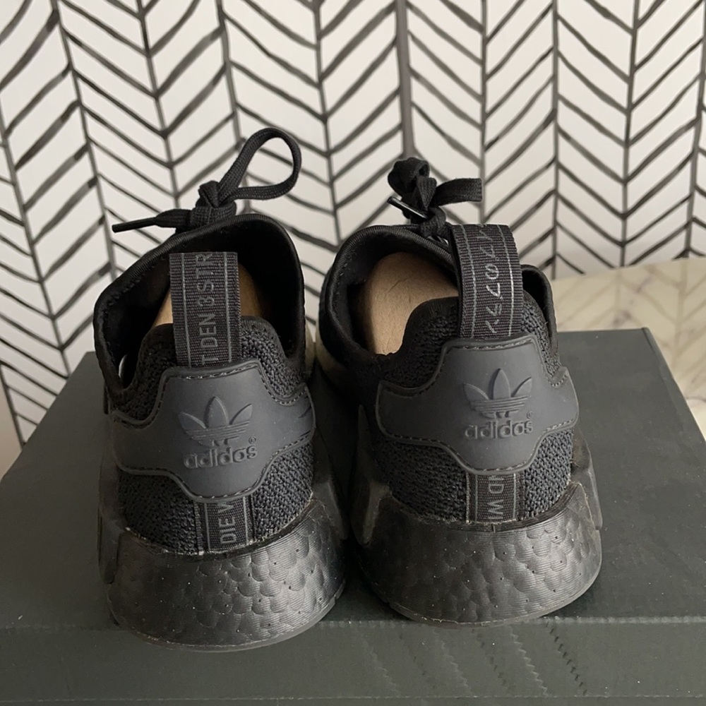 Adidas NMD R1 - Picture 3 of 8